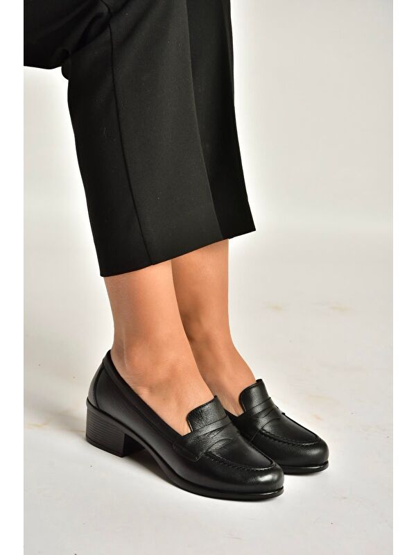 Fox Shoes Siyah Kadın Topuklu Ayakkabı Y555092203