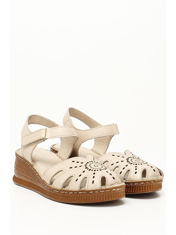 AÇIK BEJ Hakiki Deri Dolgu Tabanlı Kadın Sandalet 45885 - Görsel 3