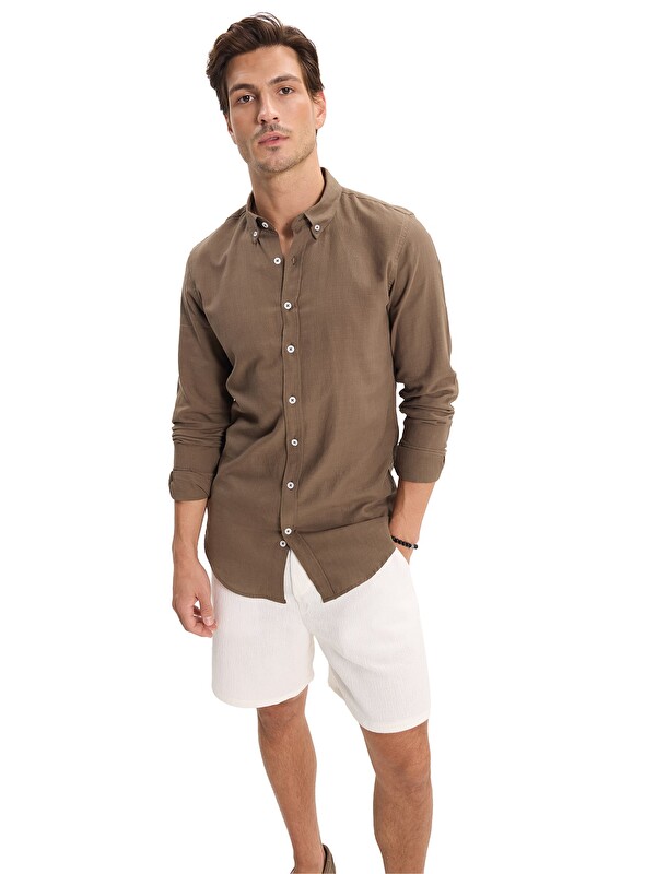 TUDORS Erkek Slim Fit Dar Kesim %100 Pamuk Düğmeli Yaka Flam Keten Haki Gömlek