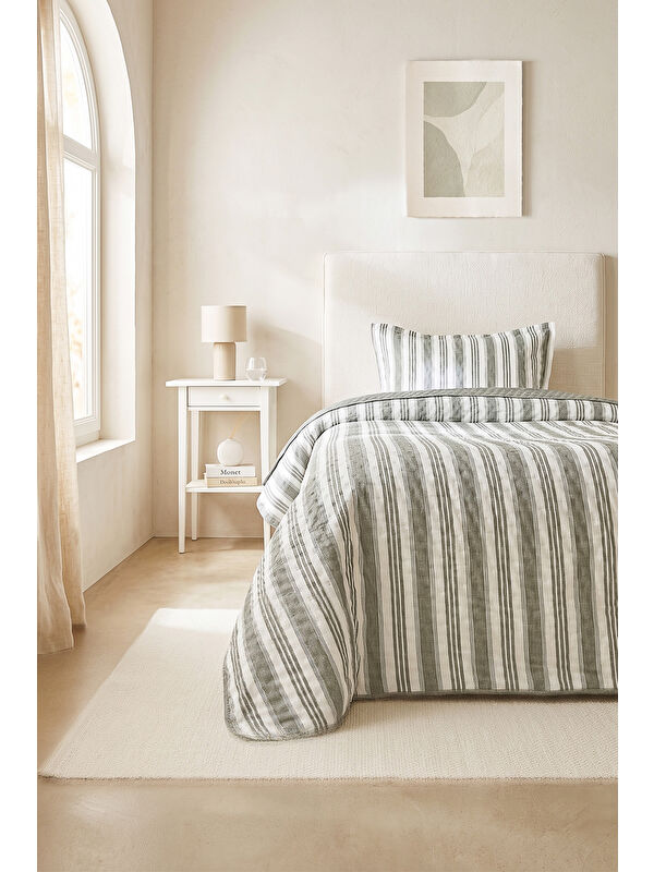 Ocean Home Textile Pamuklu Kapitoneli Haki Renk Çizgi Desen Tek Kişilik Yatak Örtüsü Seti 1 Adet 180 x 230 / 1 Adet 50