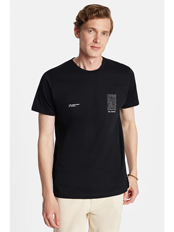 TUDORS Erkek Slim Fit Dar Kesim %100 Pamuk Yumuşak Dokulu Baskılı Siyah Bisiklet Yaka Tişört