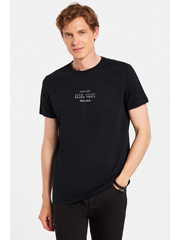 TUDORS Erkek Slim Fit Dar Kesim %100 Pamuk Yumuşak Dokulu Baskılı Siyah Bisiklet Yaka Tişört