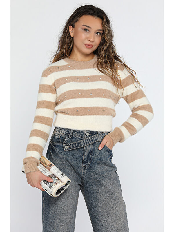 Gülseli Kadın Taş Detaylı Crop Top Bluz