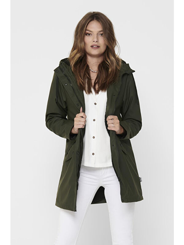 Only Onlsally Su Geçirmez Kapüşonlu Fermuar ve Çıtçıt Kapamalı Regular Fit Kadın Mont