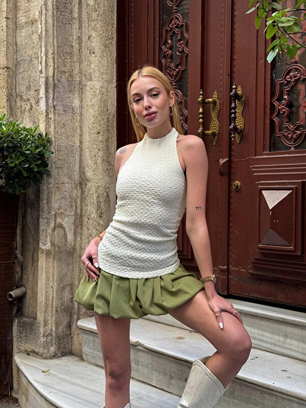 Hazelin Kadın Krem Boyundan Bağlamalı Gofre Kumaş Bluz HZL25S-ZK13631