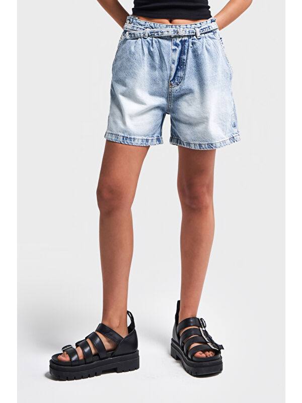 It's Basic Kadın Snow Jean Rengi 4s5-27 Kemer Detaylı Midi Boy Pileli %100 Pamuk Denim Şort