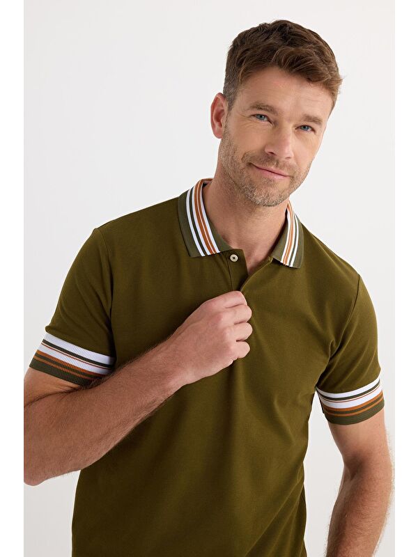 TUDORS Erkek Slim Fit Dar Kesim %100 Pamuk Düz Pike Yaka Ve Kol Detaylı Koyu Haki Polo Yaka Tişört