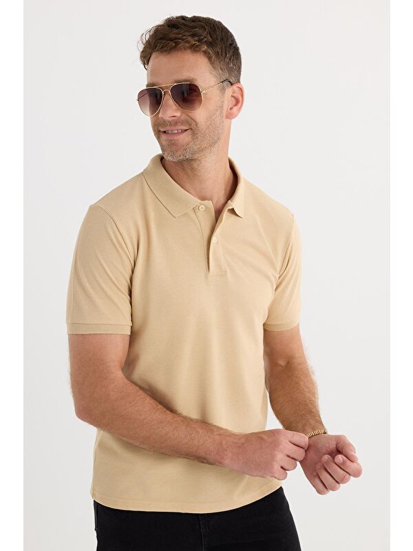 TUDORS Erkek Slim Fit Dar Kesim Pamuklu Yumuşak Dokulu Serin Tutan Kumaş Düz Pike Kum Beji Polo Yaka Tişört
