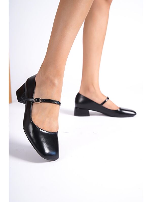 Küt Burunlu Bantlı Alçak Topuk Kadın Ayakkabı - Görsel 3