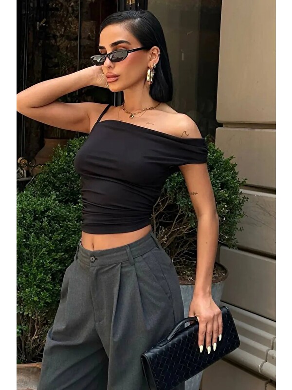 carla10 Asimetrik Kesim Siyah Esnek Crop Bluz