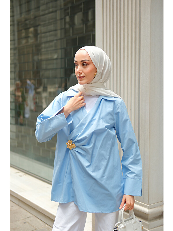 Locco Moda Kadın Broş Detay Poplin Gömlek Açık Mavi