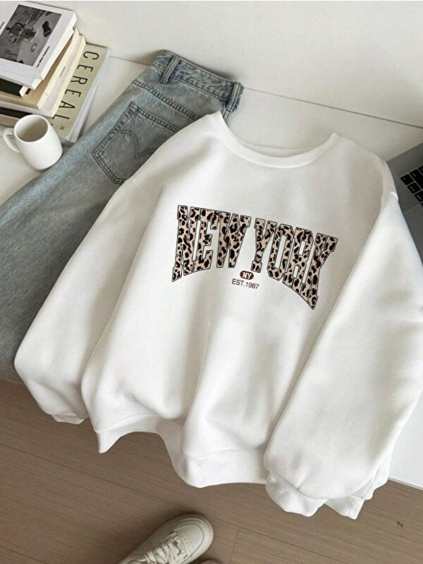 carla10 Kadın Beyaz Leopar Desenli New York Baskılı Oversize Sweatshirt