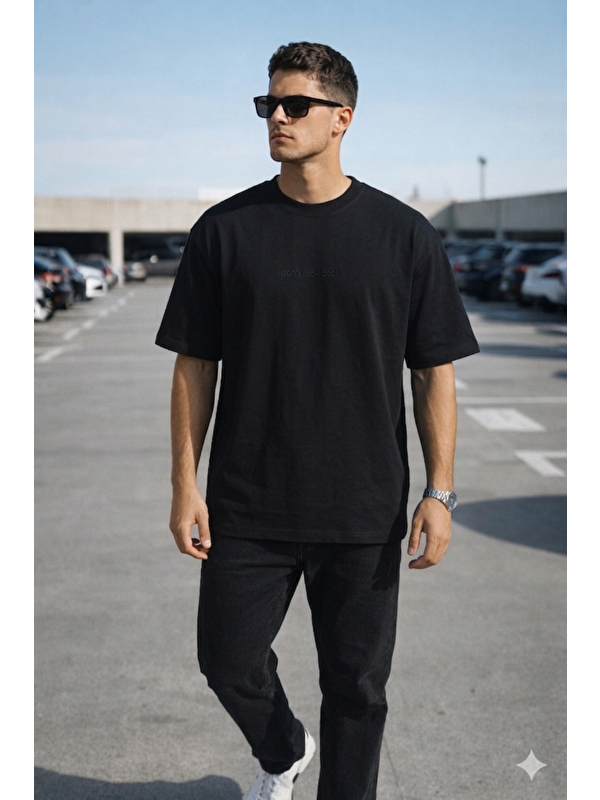 Tarz Cool Erkek Oversize Tişört – Minimal “Don’t Look Back” Detaylı Basic