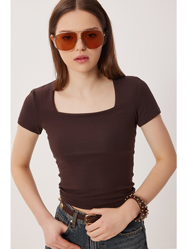 Happiness İstanbul Kare Yaka Basic Örme T-shirt KAHVERENGİ LDZ0060