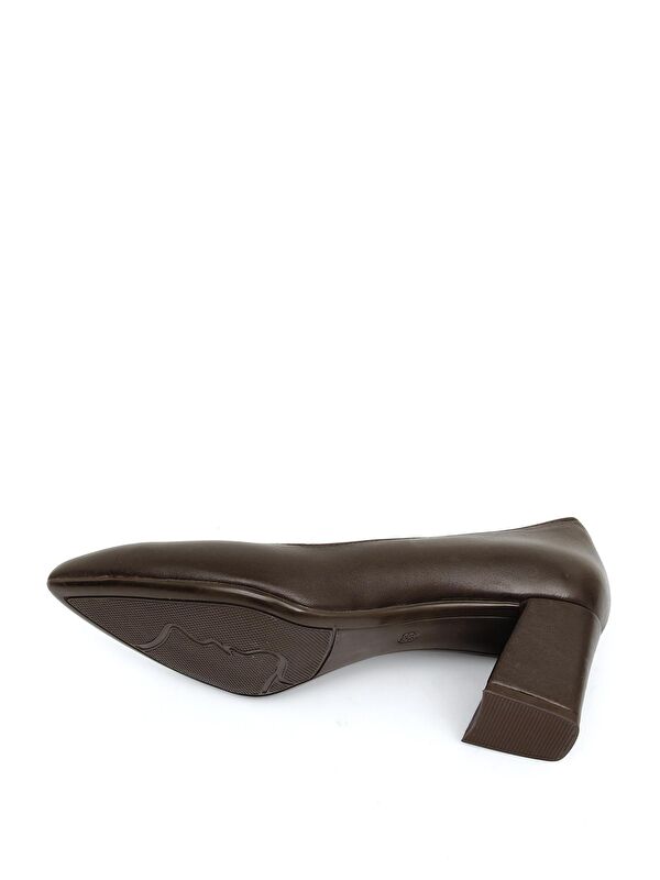 KAHVERENGİ Hakiki Deri Sivri Burun Orta Kalın Topuklu Kadın Ayakkabı 24170 - Görsel 9