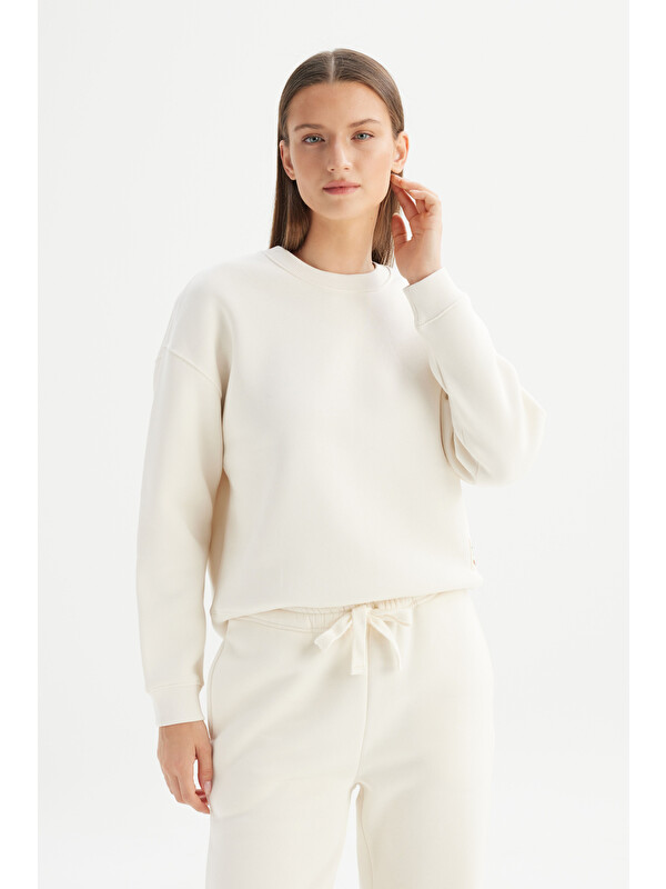 Wrangler Relaxed Fit Bisiklet Yaka İçi Polarlı Ekru Sweatshirt