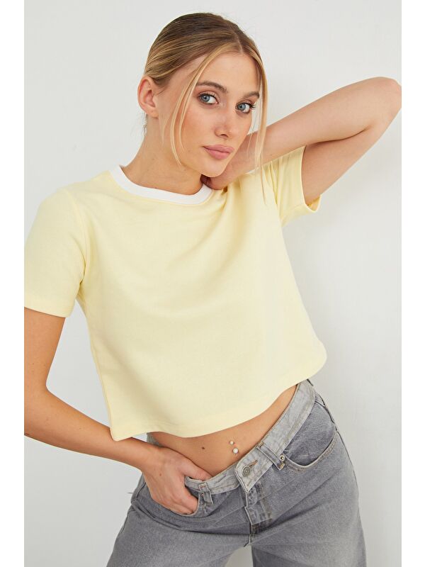 Fullamoda Basic Ribana Yaka Mevsimlik Crop Tişört