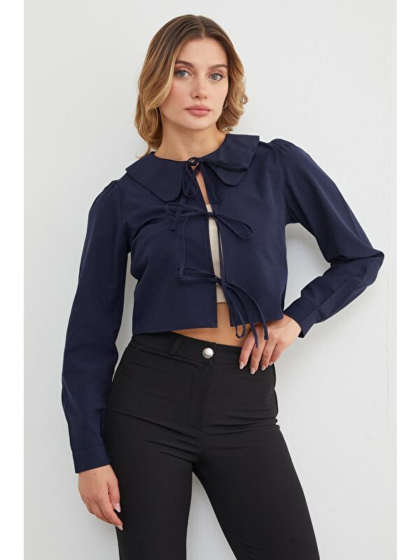 Fullamoda Bebe Yaka Önden Bağlamalı Crop Bluz