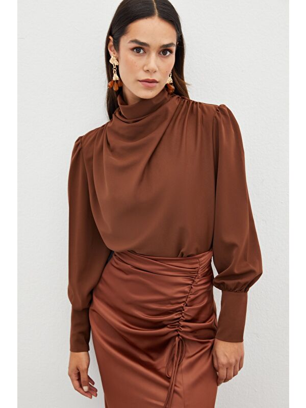 SATEEN Drape Detaylı Bluz - Kahve