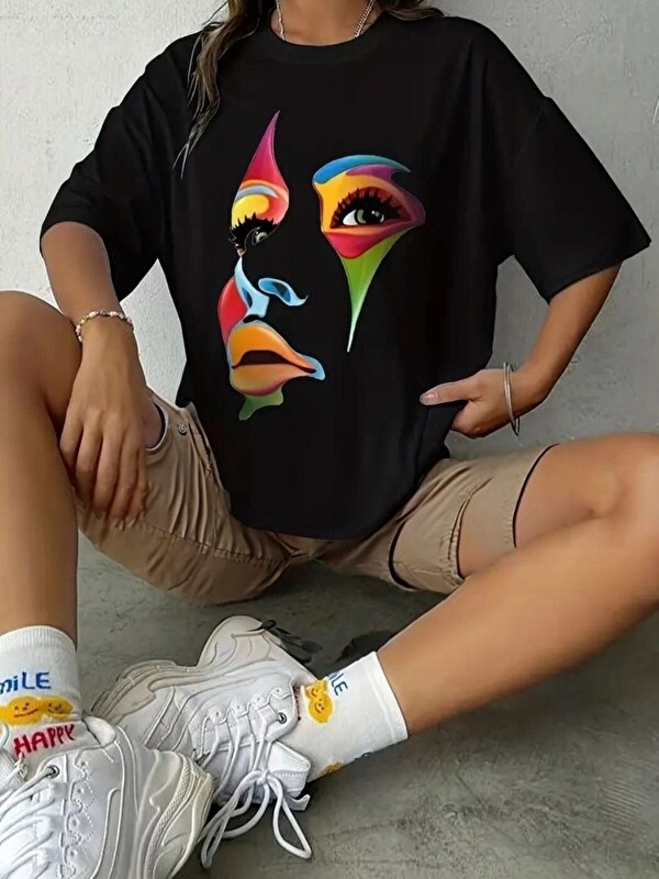 Trendseninle Kadın Renkli Yüz Baskılı Oversize Tişört