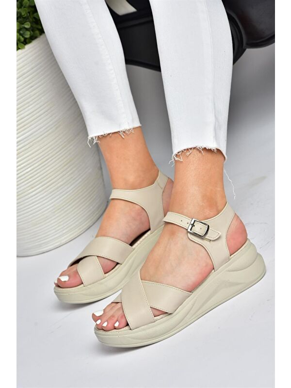 P713330209 Bej Kalın Tabanlı Günlük Kadın Sandalet - Görsel 2