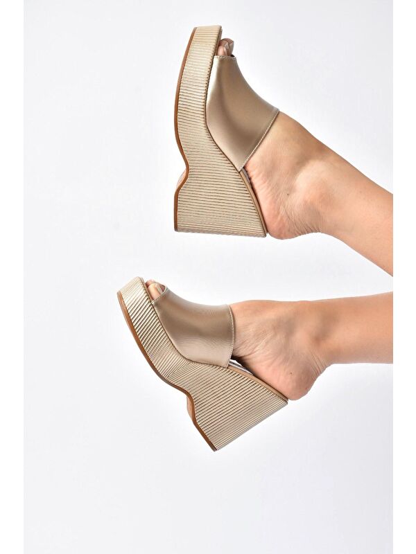 K250101509 Altın Kadın Terlik - Görsel 5