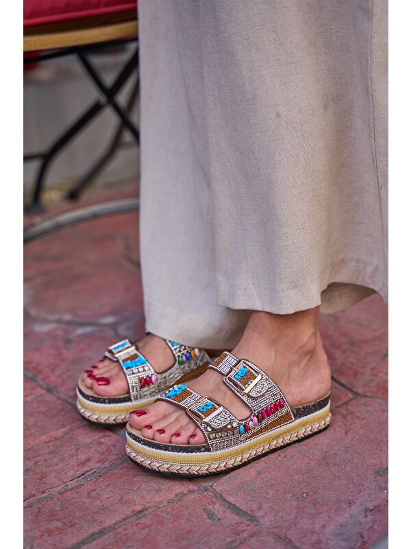 Taş Ve Boncuk Detaylı Tokalı Platform Terlik Taba - Görsel 5