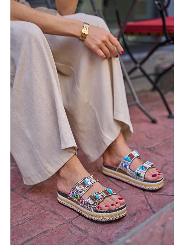 Taş Ve Boncuk Detaylı Tokalı Platform Terlik Taba - Görsel 6