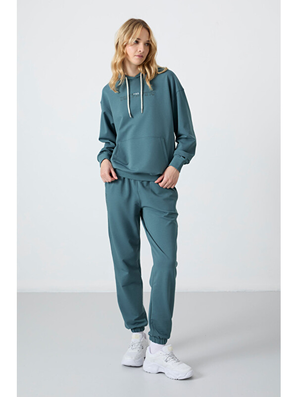 Tommylife Orman Yeşili Kapüşonlu Kanguru Cep Oversize Lastik Paça Kadın Eşofman Takımı   95288