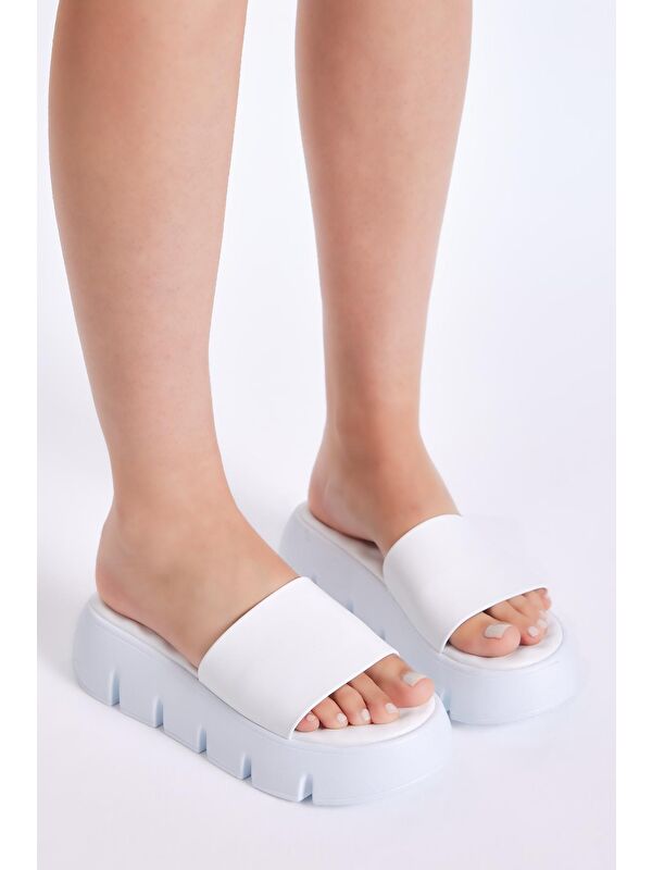 Kadın Beyaz Yüksek Taban Tek Bantlı Terlik - Görsel 4