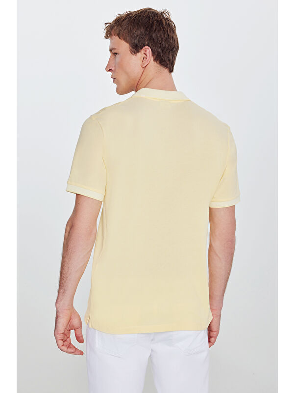 AC&Co / Altınyıldız Classics Erkek Sarı-Beyaz Slim Fit Dar Kesim Kıvrılmaz Polo Yaka Kısa Kollu Tişört