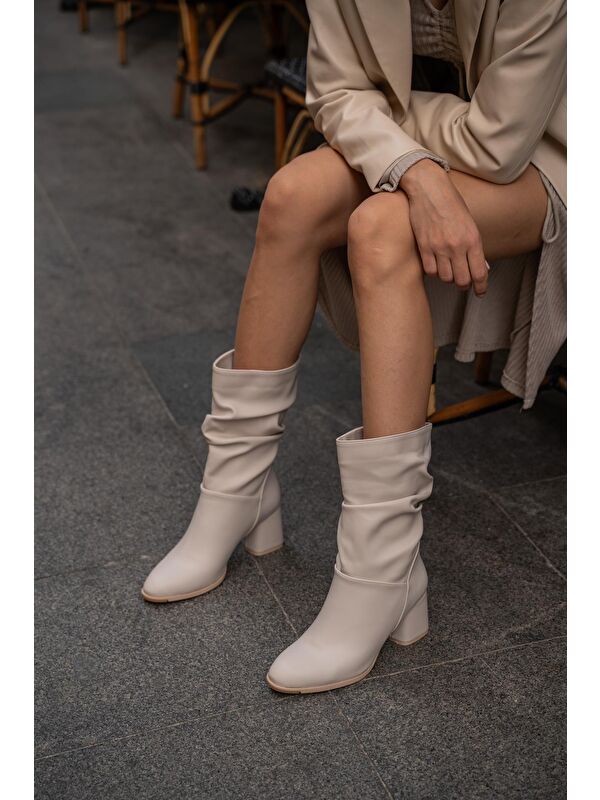 Bej Kadın Büzgü Detaylı Topuklu Kadın çizme - Görsel 4