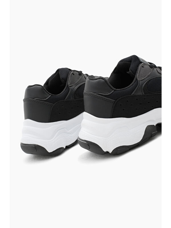 Kadın Siyah Beyaz Rahat Kalıp Yüksek Taban Bağcıklı Spor Ayakkabı - Görsel 6