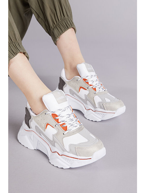 Kadın Beyaz Kiremit Rahat Kalıp Yüksek Taban Bağcıklı Spor Ayakkabı - Görsel 4