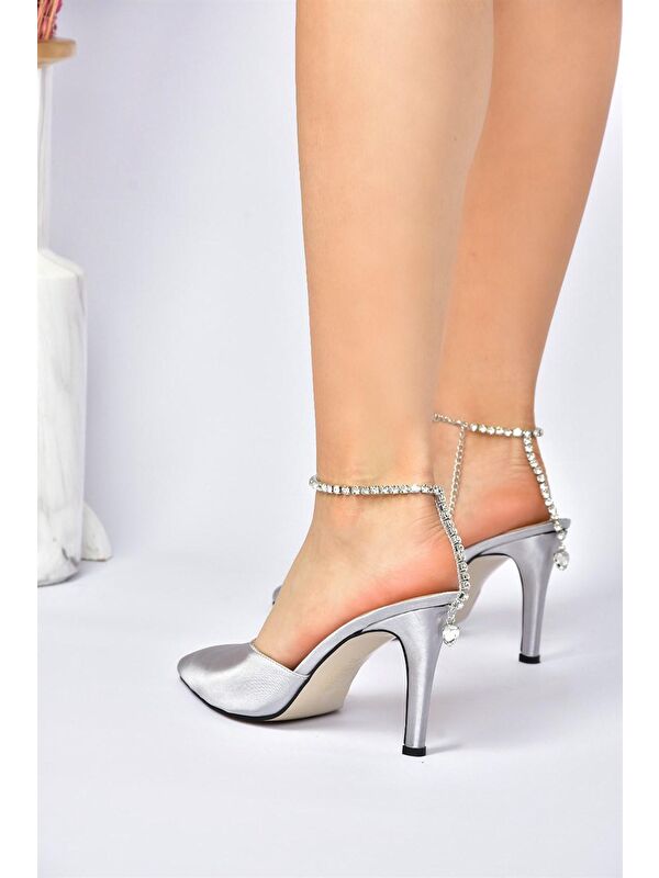 Gümüş Saten Kumaş Taş Tokalı Topuklu Ayakkabı M404010904 - Görsel 3
