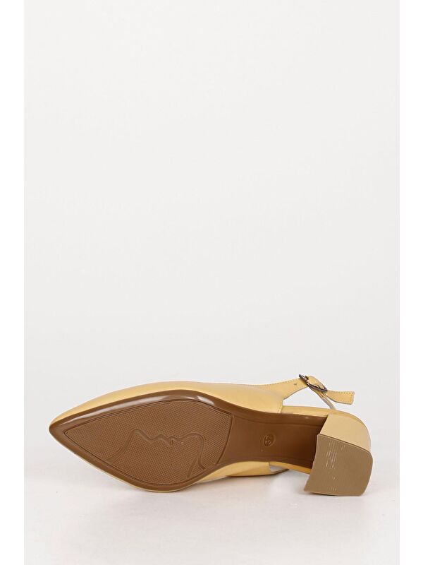 HARDAL SARI Hakiki Deri Sivri Burun Orta Kalın Topuklu Arkası Açık Kadın Yazlık Ayakkabı 24118 - Görsel 9