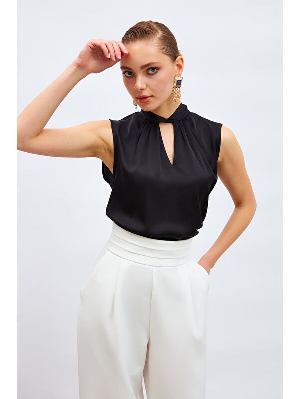 SATEEN Yaka Detaylı Saten Bluz - Siyah