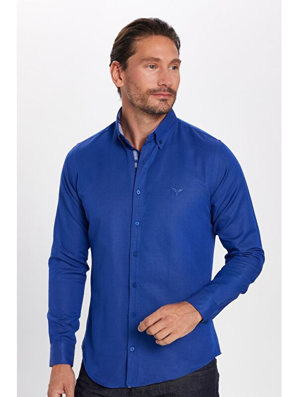TUDORS Erkek Slim Fit Dar Kesim Uzun Kollu Pamuklu Oxford Doku Sax Mavi Düğmeli Yaka Gömlek