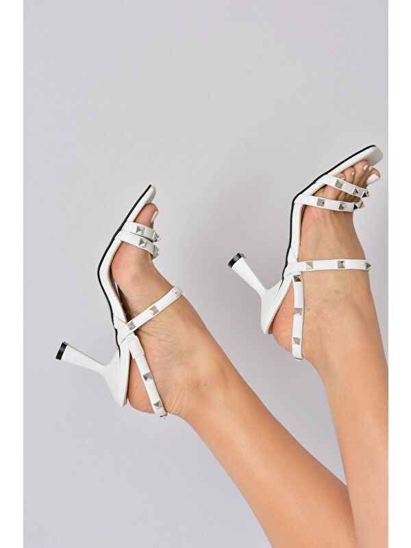 Beyaz Zımba Detaylı Üç Bant Kadın Topuklu Ayakkabı K404571109 - Görsel 4