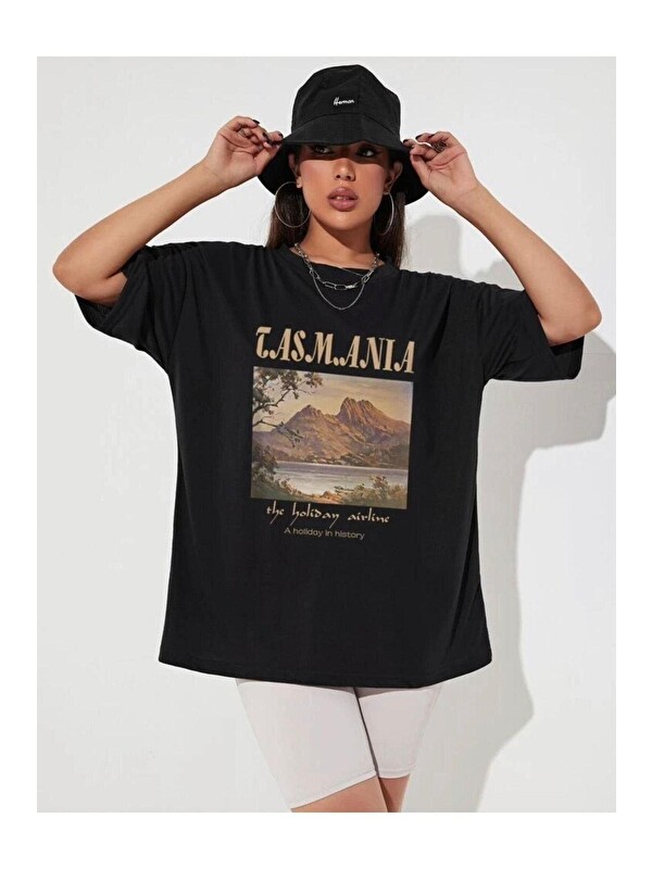 Trendseninle Kadın Siyah Tasmania Baskılı Oversize Tişört