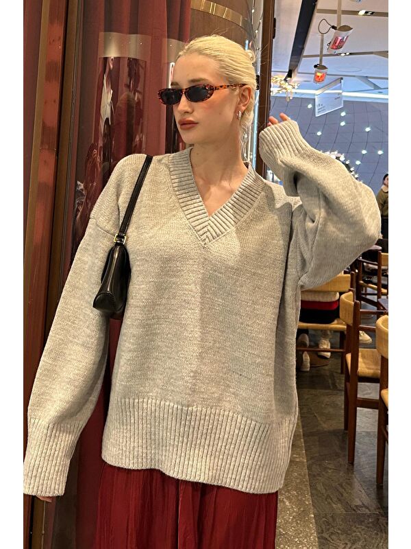Madmext Gri V Yaka Oversize Kadın Triko Kazak Mg2149