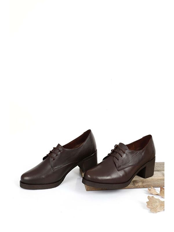 KAHVERENGİ Hakiki Deri Yuvarlak Burun Orta Topuklu Bağcıklı Kadın Ayakkabı 24230 - Görsel 3