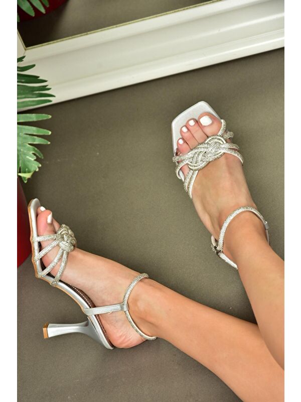 P246000504 Gümüş Saten Kumaş İnce Topuklu Kadın Abiye Ayakkabı - Görsel 3