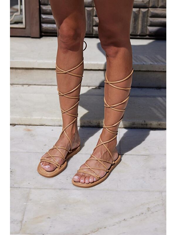 Sarma Bağcıklı Puf Sandalet Vizon - Görsel 3