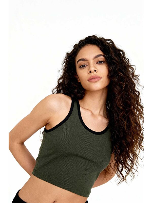 Tommylife Haki Basic Sıfır Kol Dar Kalıp U Yaka Kadın Crop Top Atlet - 97162