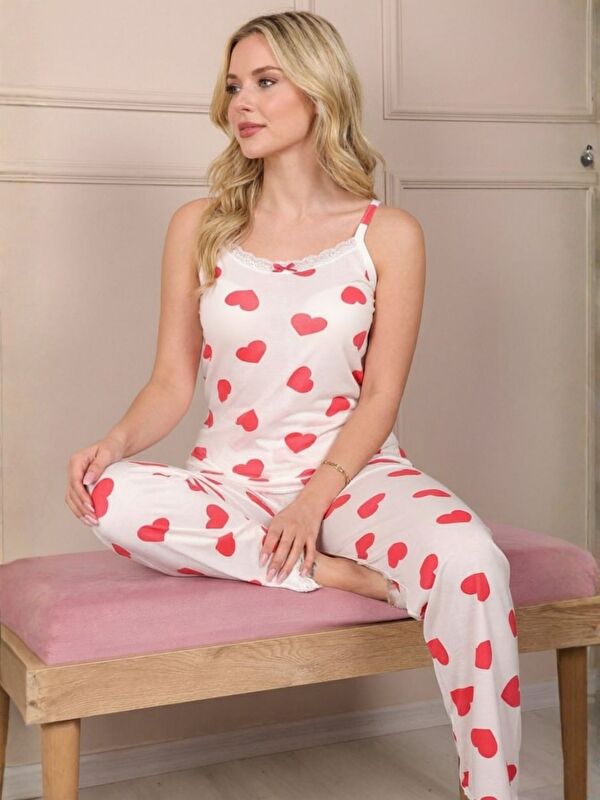 Trendseninle Kalp Desenli İp Askılı Pijama Takımı