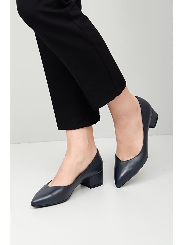 Hakiki Deri Sivri Burun Kısa Kalın Topuklu Kadın Ayakkabı 25172 - Görsel 2