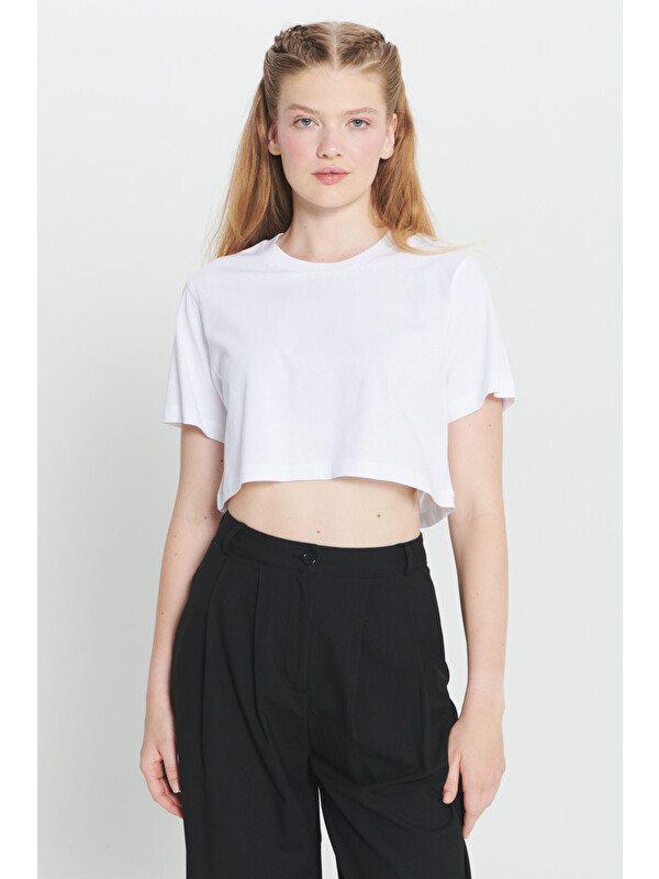 AC&Co / Altınyıldız Classics Beyaz Standart Fit Normal Kesim %100 Pamuk Bisiklet Yaka Crop Tişört