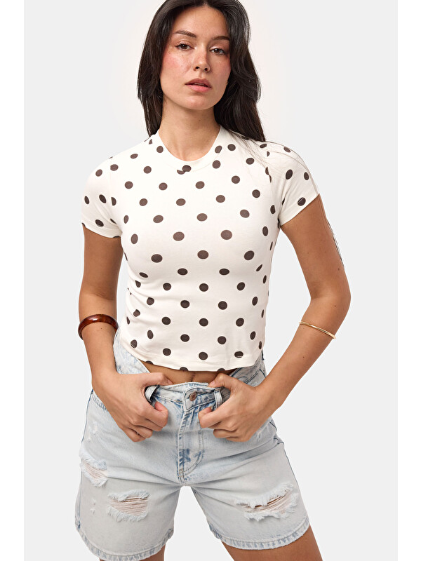 It's Basic Kadın Ekru Puantiyeli s6-101 Crop Fit T-Shirt