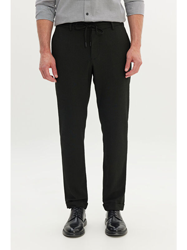 AC&Co / Altınyıldız Classics Erkek Siyah Slim Fit Dar Kesim Gofre Desenli Esnek Beli Bağlamalı Pantolon